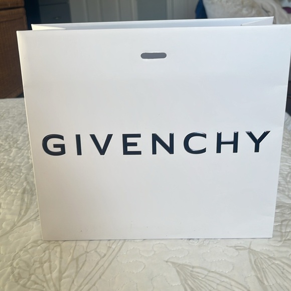 GIVENCHY Paper Bag with envelope - Picture 2 of 3